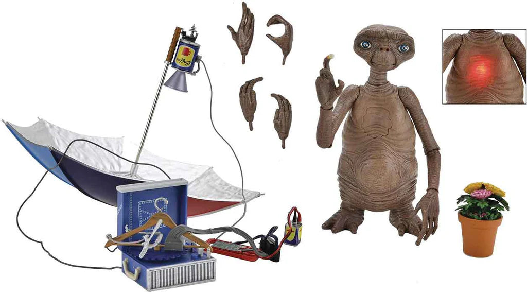 NECA - E.T. Ultimates 5 Inch Action Figure - E.T. Light Up Deluxe