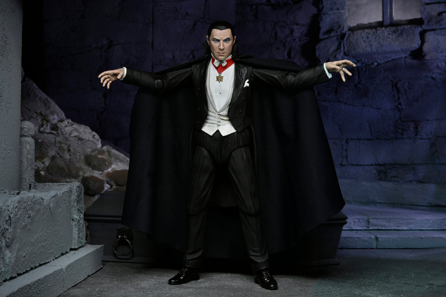 Universal Monsters 7″ Scale Action Figure – Ultimate Dracula-Transylvania