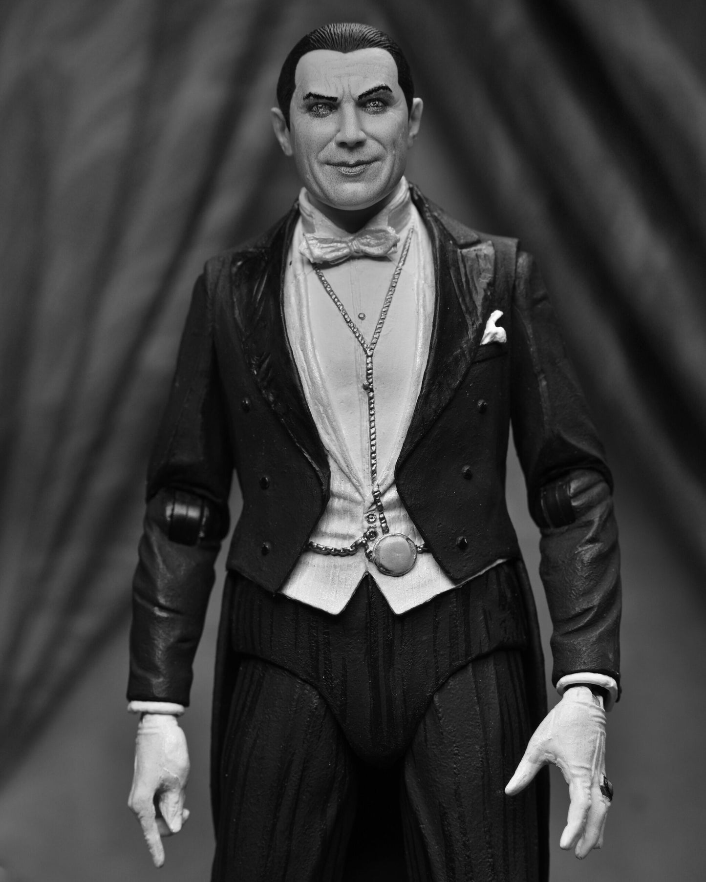 Universal Monsters 7” Scale Action Figure – Ultimate Dracula (Carfax Abbey)