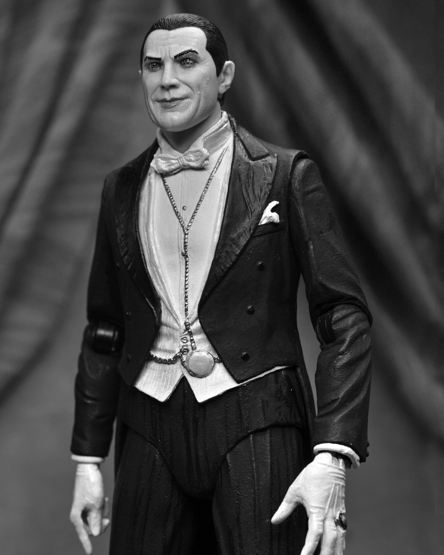 Universal Monsters 7” Scale Action Figure – Ultimate Dracula (Carfax Abbey)