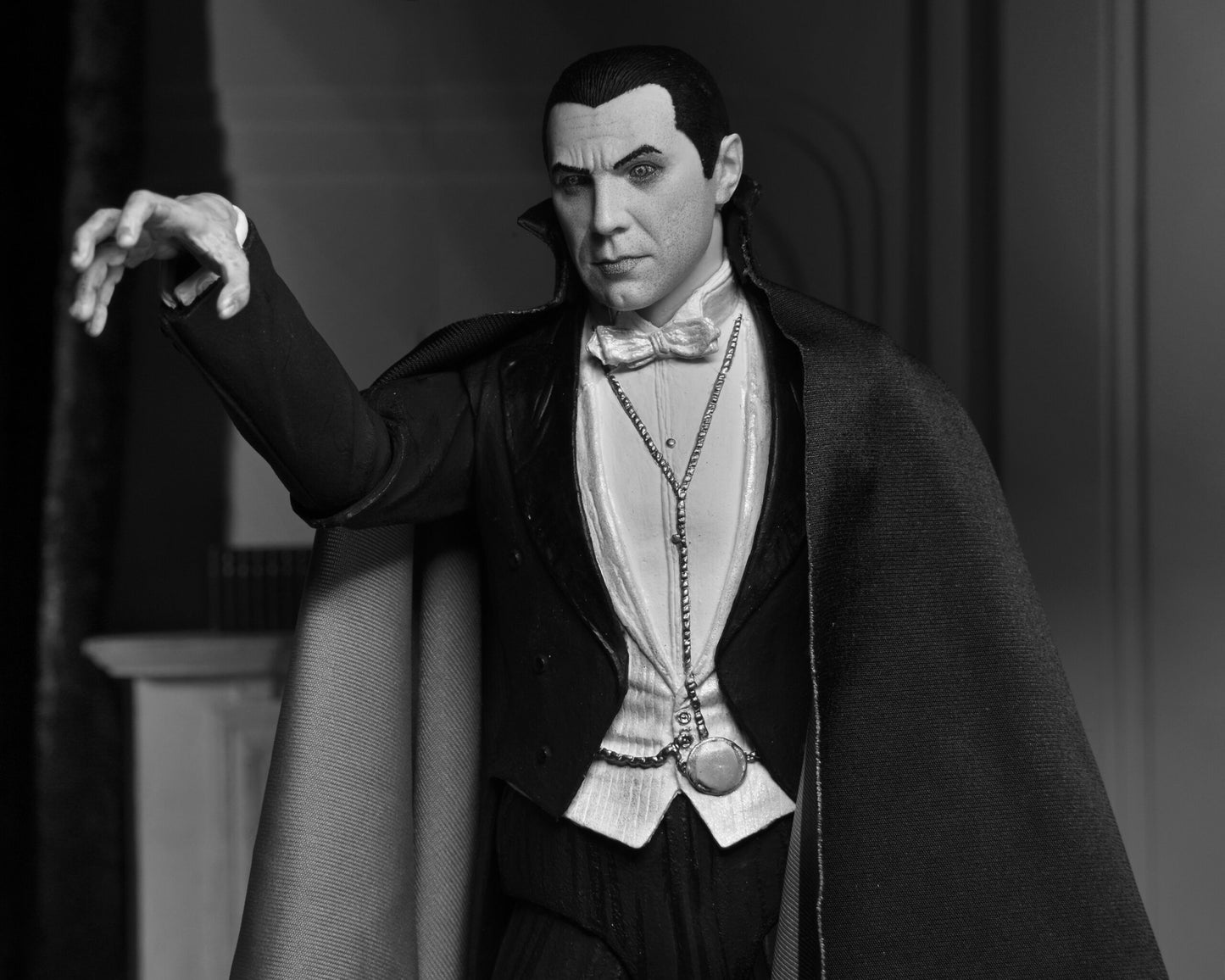 Universal Monsters 7” Scale Action Figure – Ultimate Dracula (Carfax Abbey)