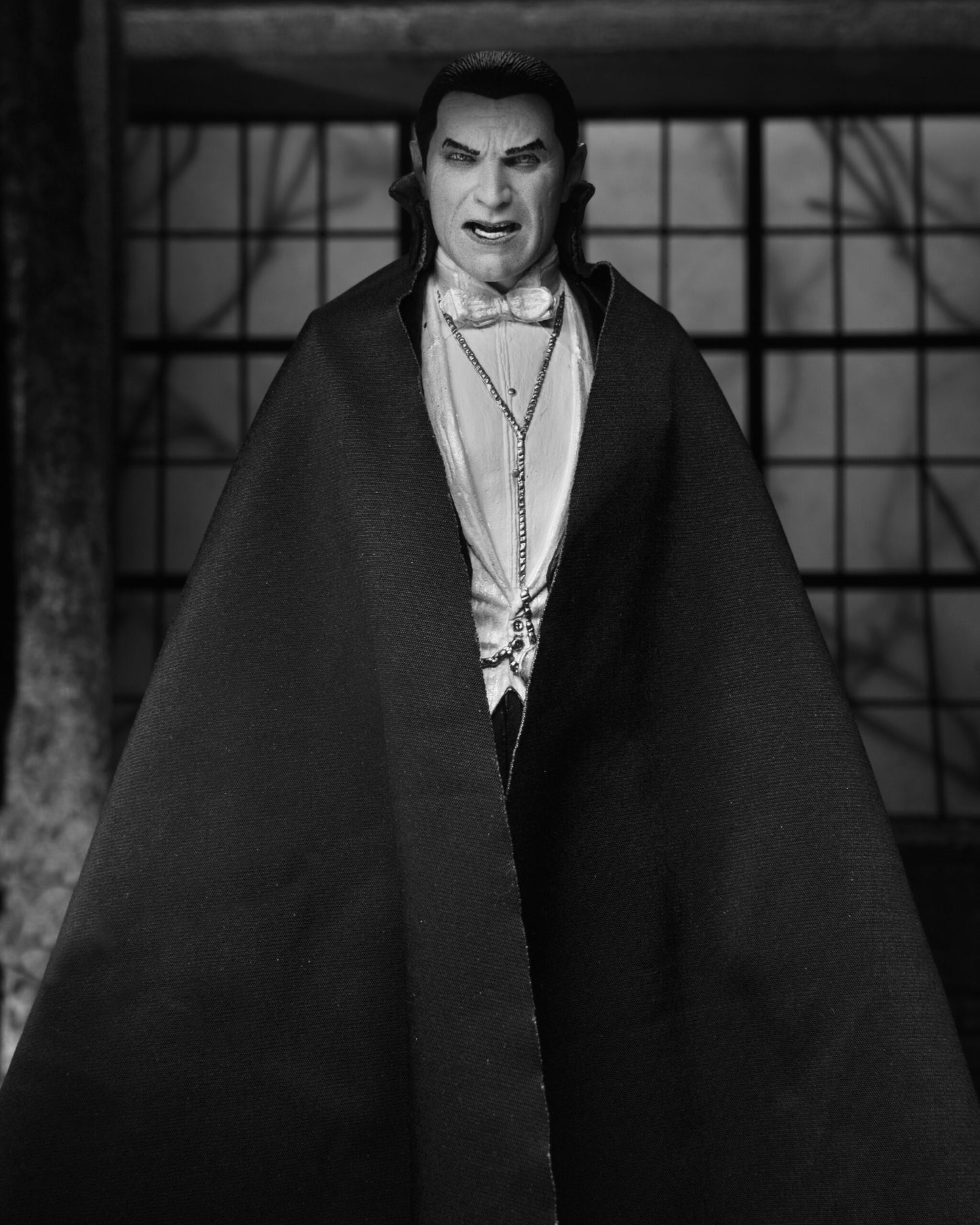 Universal Monsters 7” Scale Action Figure – Ultimate Dracula (Carfax Abbey)