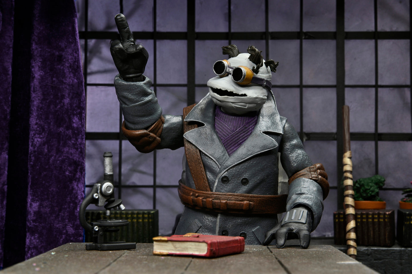 Universal Monsters x Teenage Mutant Ninja Turtles - 7″ Scale Action Figure – Ultimate Donatello as The Invisible Man