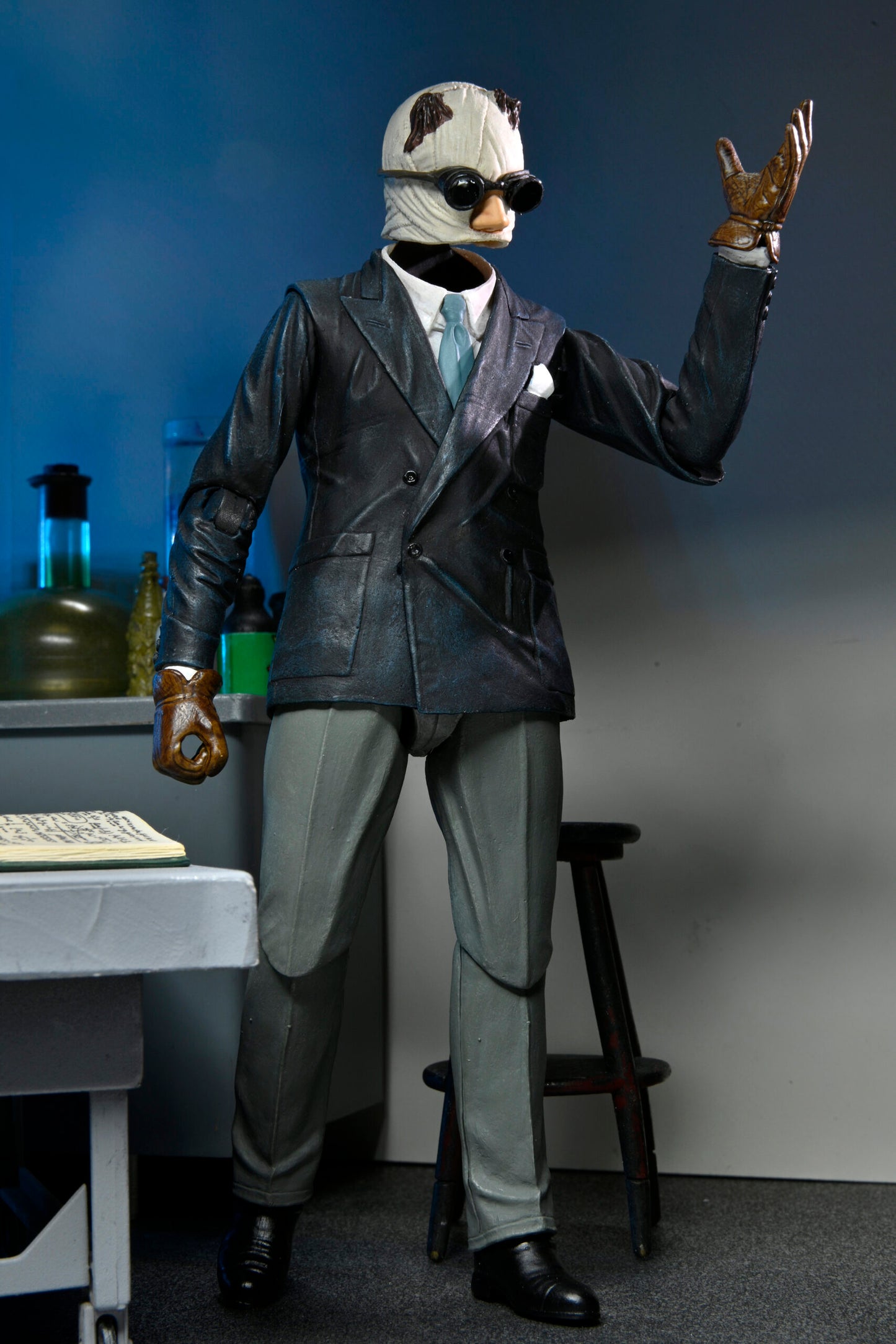 Universal Monsters 7″ Scale Action Figure – Ultimate Invisible Man