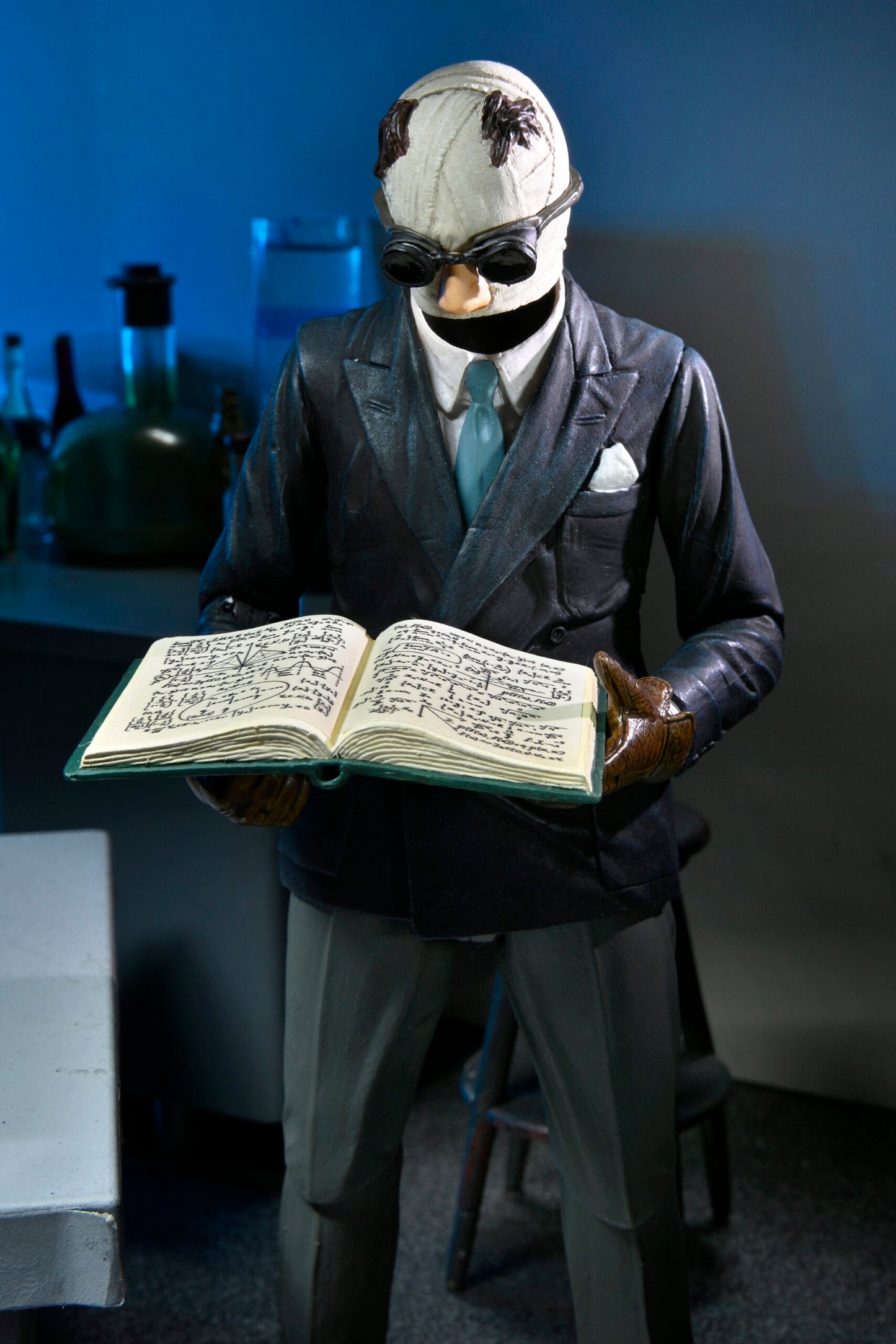 Universal Monsters 7″ Scale Action Figure – Ultimate Invisible Man