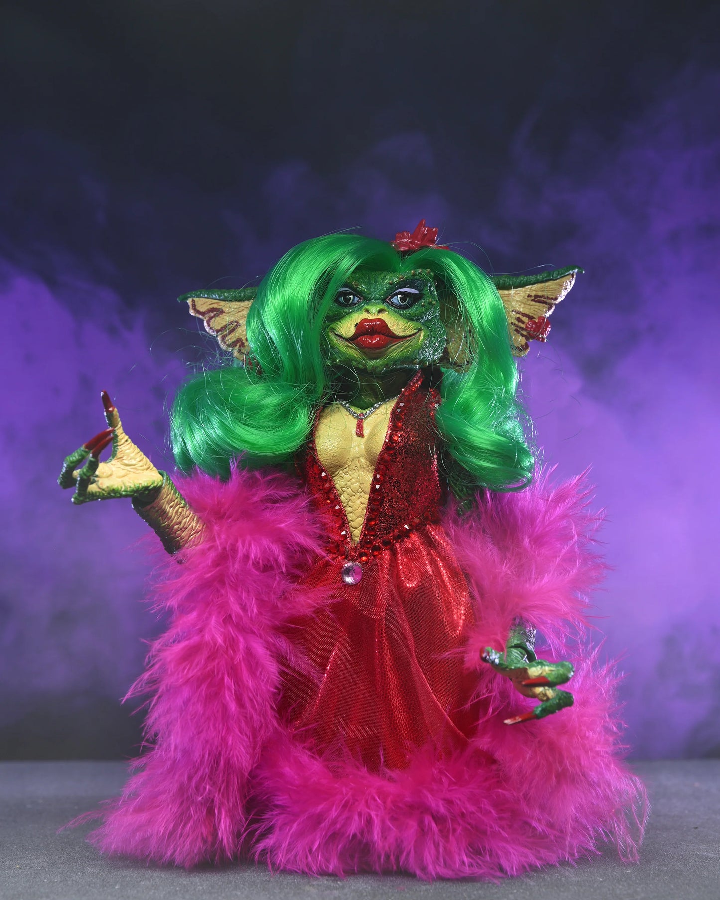 NECA - Gremlins 2 - Ultimate Showgirl Greta 7” Scale Action Figure (2023 Con Exclusive)