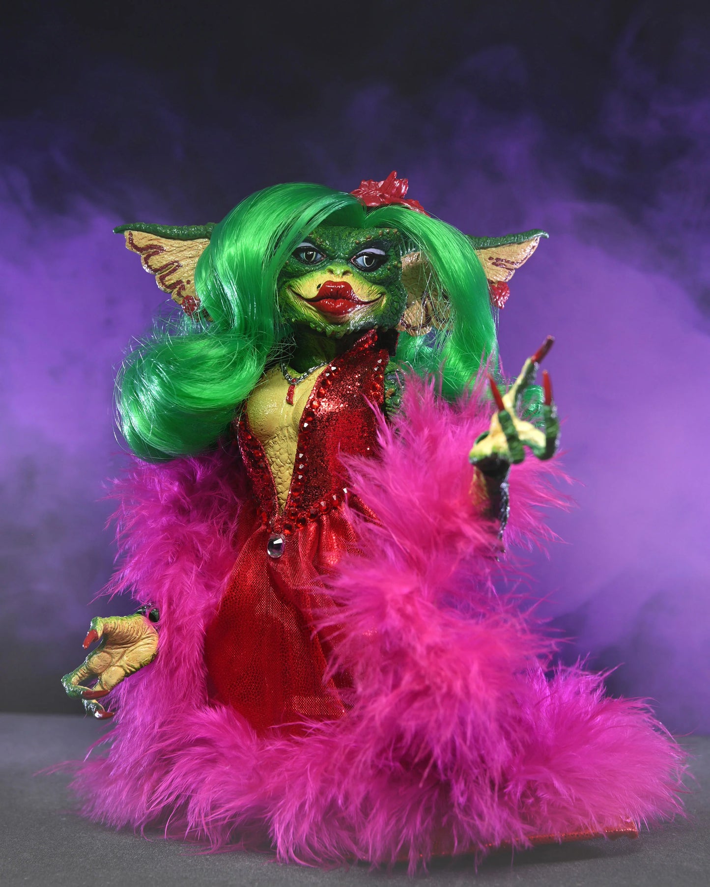 NECA - Gremlins 2 - Ultimate Showgirl Greta 7” Scale Action Figure (2023 Con Exclusive)