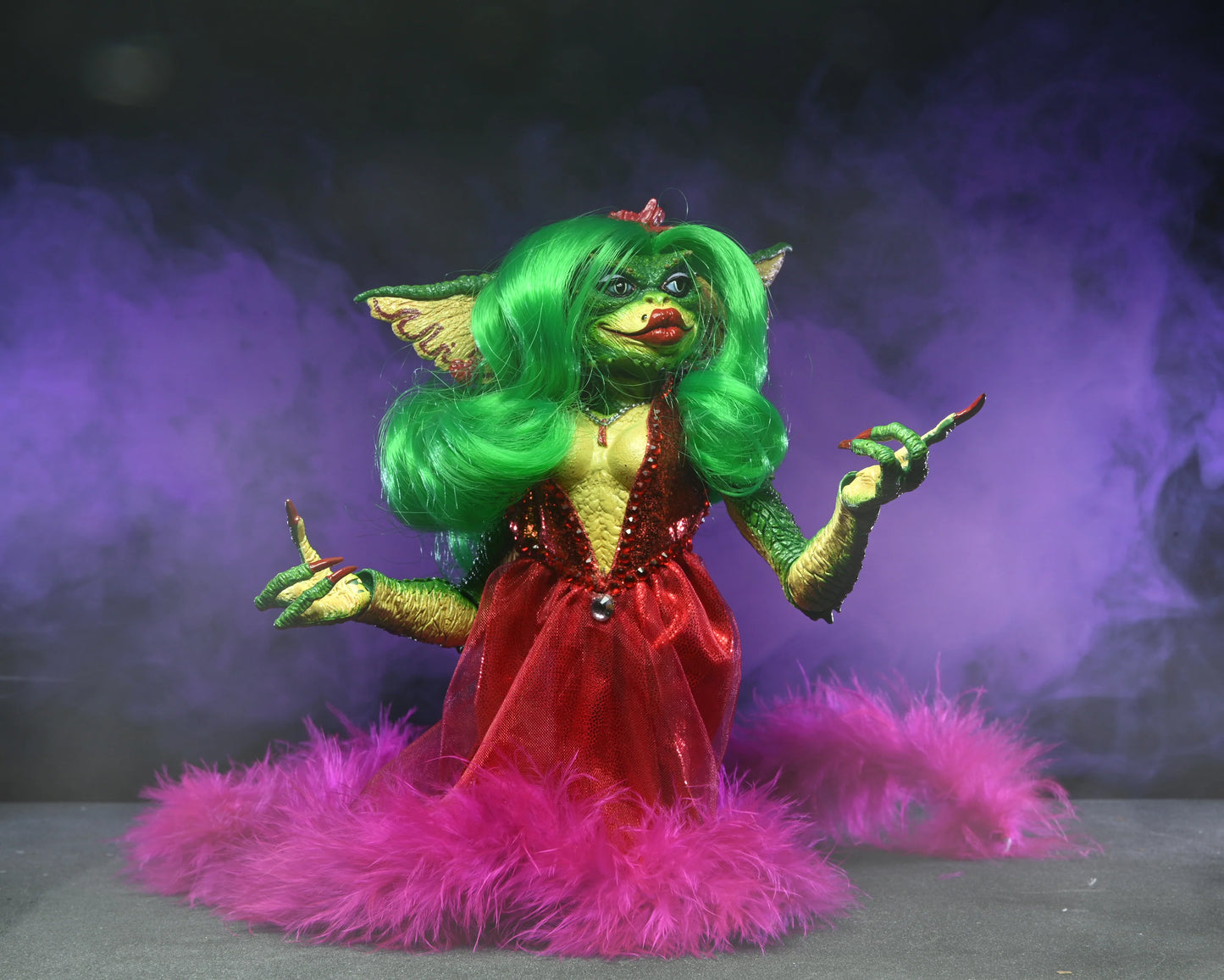 NECA - Gremlins 2 - Ultimate Showgirl Greta 7” Scale Action Figure (2023 Con Exclusive)