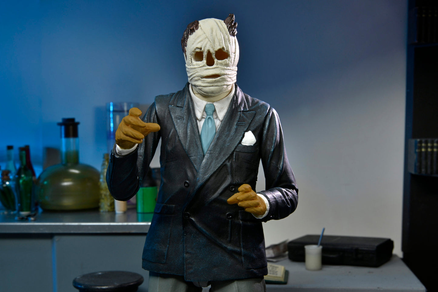 Universal Monsters 7″ Scale Action Figure – Ultimate Invisible Man